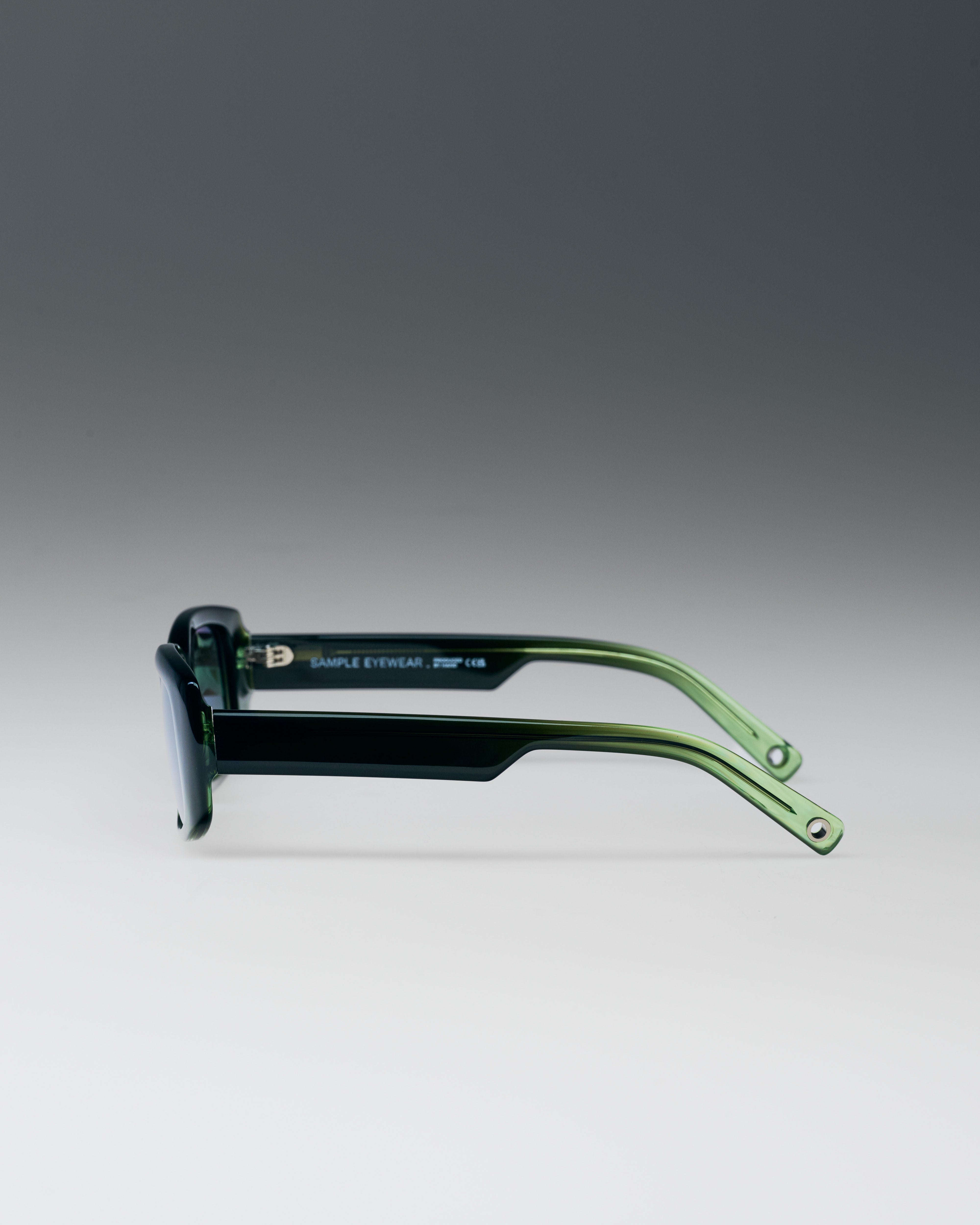 MARLON _ GRADIENT GREEN
